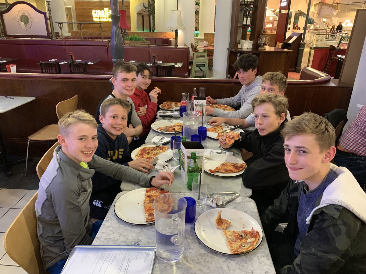 RGSGACTIV's tweet photo. Our @RGSGuildford ski racers are looking forward to tomorrow’s @esskiainfo indoor snow championships @Chill_Factore #practicedone #pizzaeaten #ready https://t.co/ZqvMUshWMX