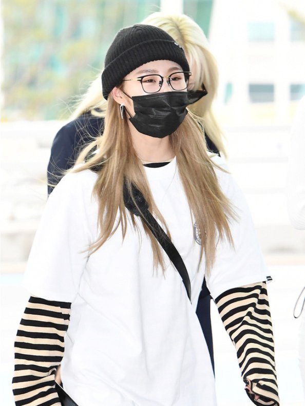 韓国アイドルファッション通販 Collabonation Di Twitter Mamamoo の フィイン 着用 後ろ姿がインパクト大の プチプラ Tシャツ Saintpain Sp Benedict Tee T Co F90vvxuh4w 마마무 휘인 Wheein 정휘인 韓国ファッション オルチャン 芸能人 韓国アイドルファッション通販 Collabonation Di Twitter Mamamoo の フィイン 着用 後ろ姿がインパクト大の プチプラ Tシャツ Saintpain Sp Benedict Tee T Co F90vvxuh4w 마마무 휘인 Wheein 정휘인 韓国ファッション オルチャン 芸能人