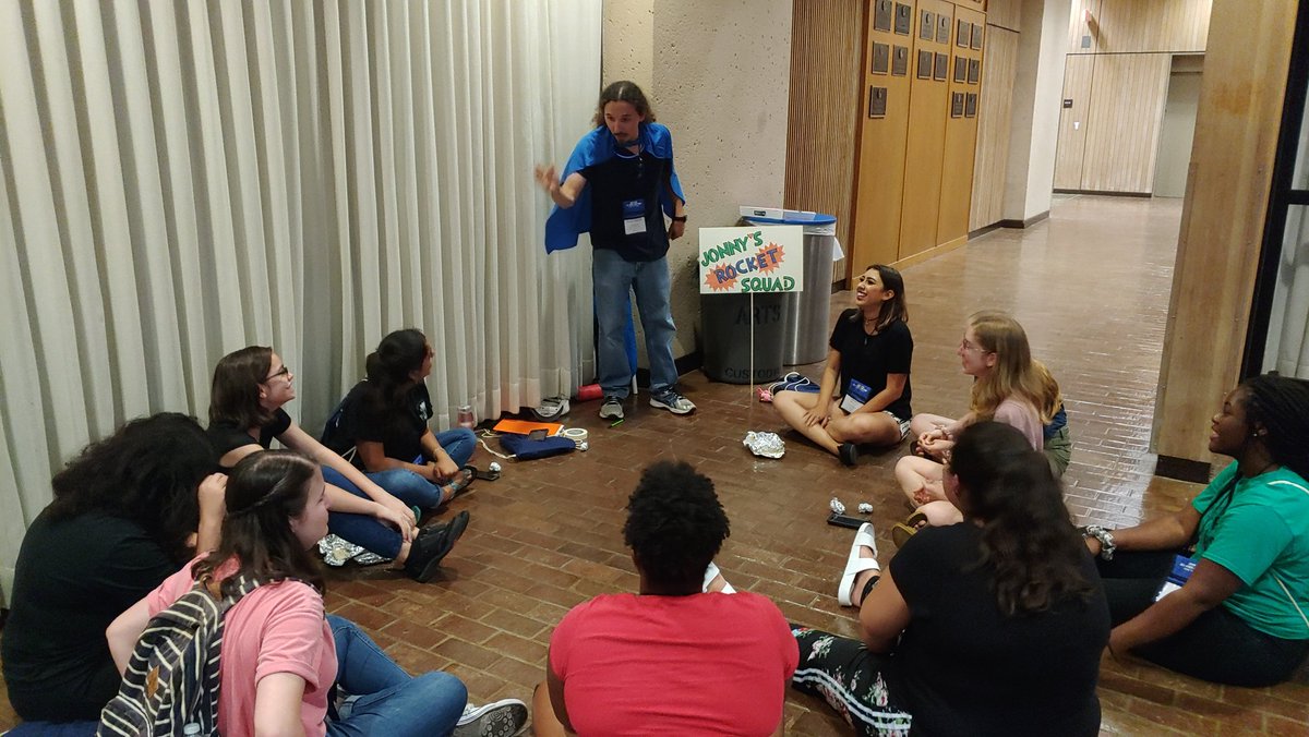 utsachoircamp's tweet image. Our hero counselors are spending some time getting to know our campers this evening! #UTSAChoirCamp #SaveTheMusic