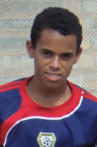 PTiburona's tweet photo. Quien pensaría que verte en el pasado jugar en las canchas de Albania, Guajira en torneos Nacionales y verte hoy en TV jugando copa América con la selección, lo veíamos y creímos en el pasado, estas para ser uno de los mejores, esta en tu trabajo y tu humildad @LuisFDiaz19. https://t.co/Hpv6nJ21De