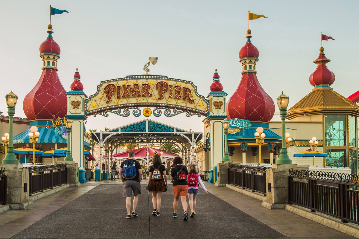 disneyjp's tweet photo. #カリフォルニアディズニー に #ピクサーピア がオープンして1周年🎡✨

あのピクサー映画の世界を遊びつくそう！https://t.co/kwpm2cbhwR https://t.co/LXno1UvbJB