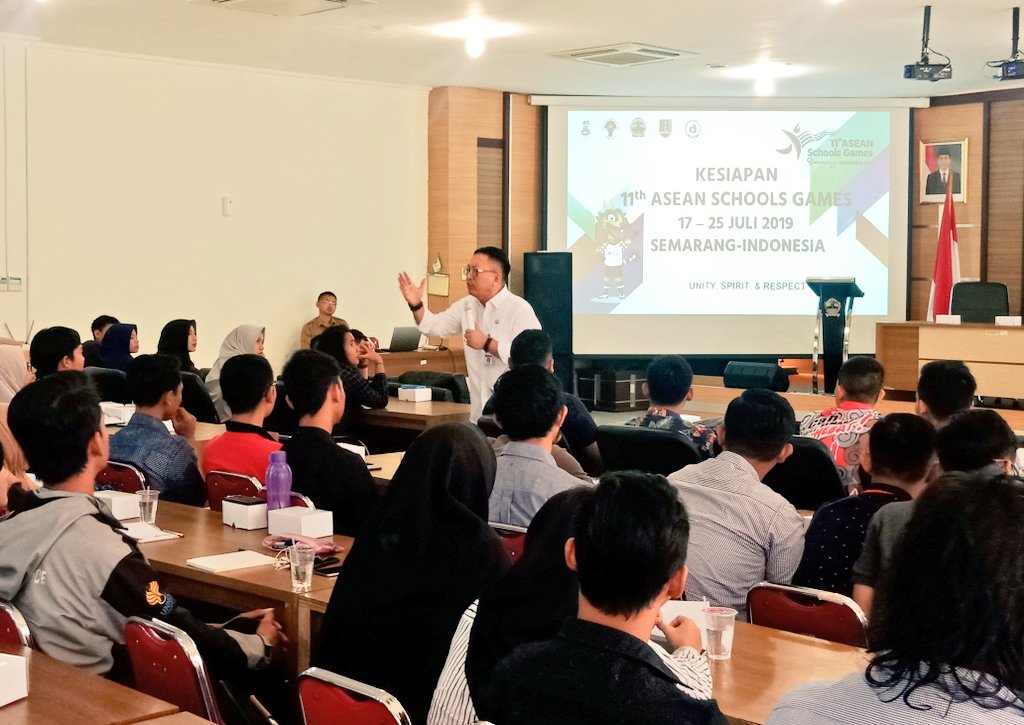 Kesiapan 11th Asean School Games 17-25 Juli 2019 : Unity, Spirit and Respect..

#JatengGayeng #ASEANSchoolsGames2019
 
<a href="/Sinoeng69/">Sinung N. Rachmadi</a> <a href="/ganjarpranowo/">Ganjar Pranowo</a> <a href="/TajYasinMZ/">Taj Yasin Maimoen</a> <a href="/KEMENPORA_RI/">KEMENPORA RI</a> @kominfo_jtg <a href="/provjateng/">Provinsi Jawa Tengah</a>