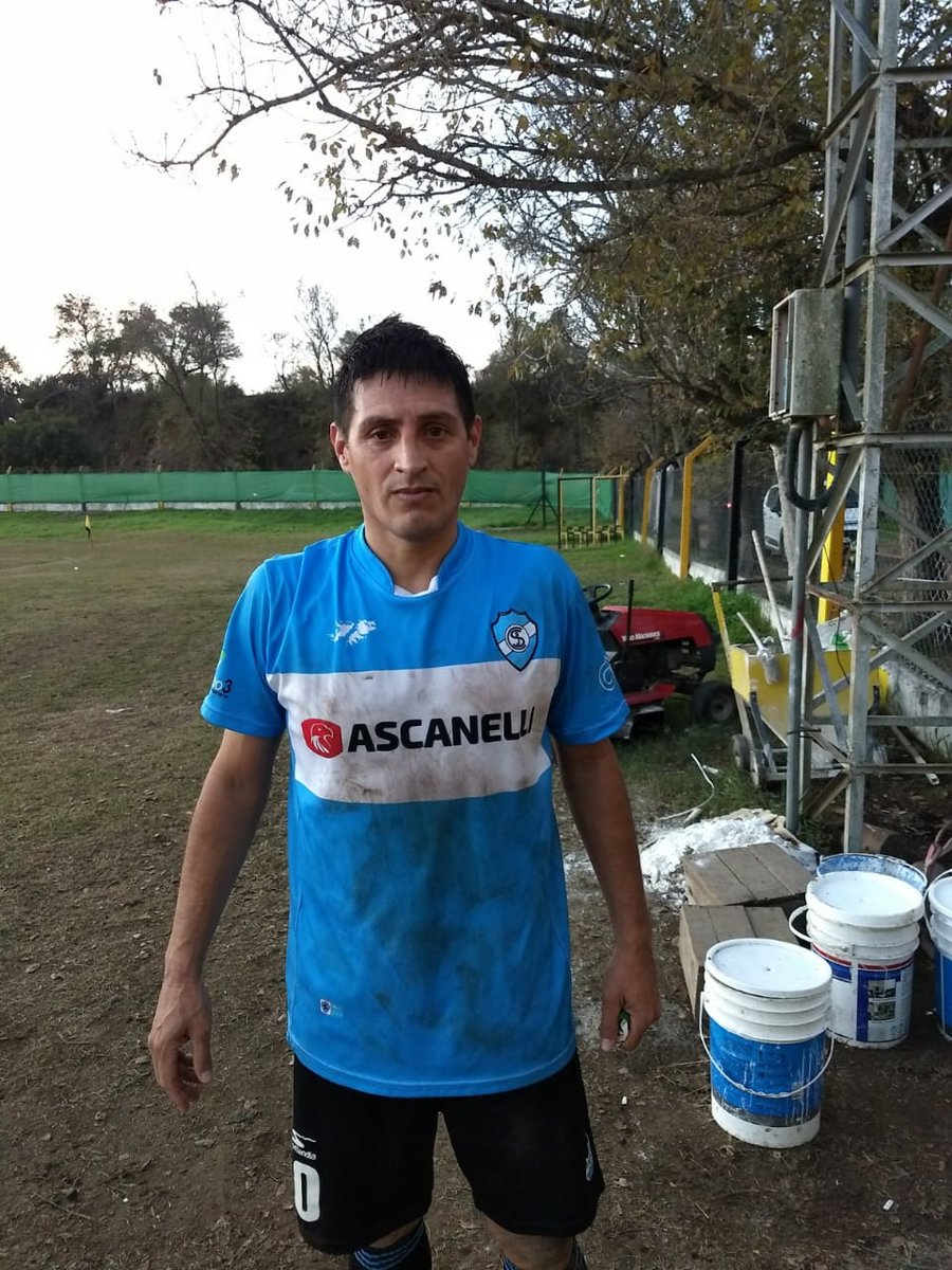 #LRRF / El Mago de las cuatro décadas / A él le cometieron el penal q derivó en el primer gol, asistió para el segundo, y el tercero fue una joyita de su autoría. Mario Arce derrochó talento hoy en La Villa, decisivo para el 3-1 de #Nueve ante #Ascasubi 
Foto: <a href="/ochicho/">Juan Manuel Ferreyra</a> Ferreyra.