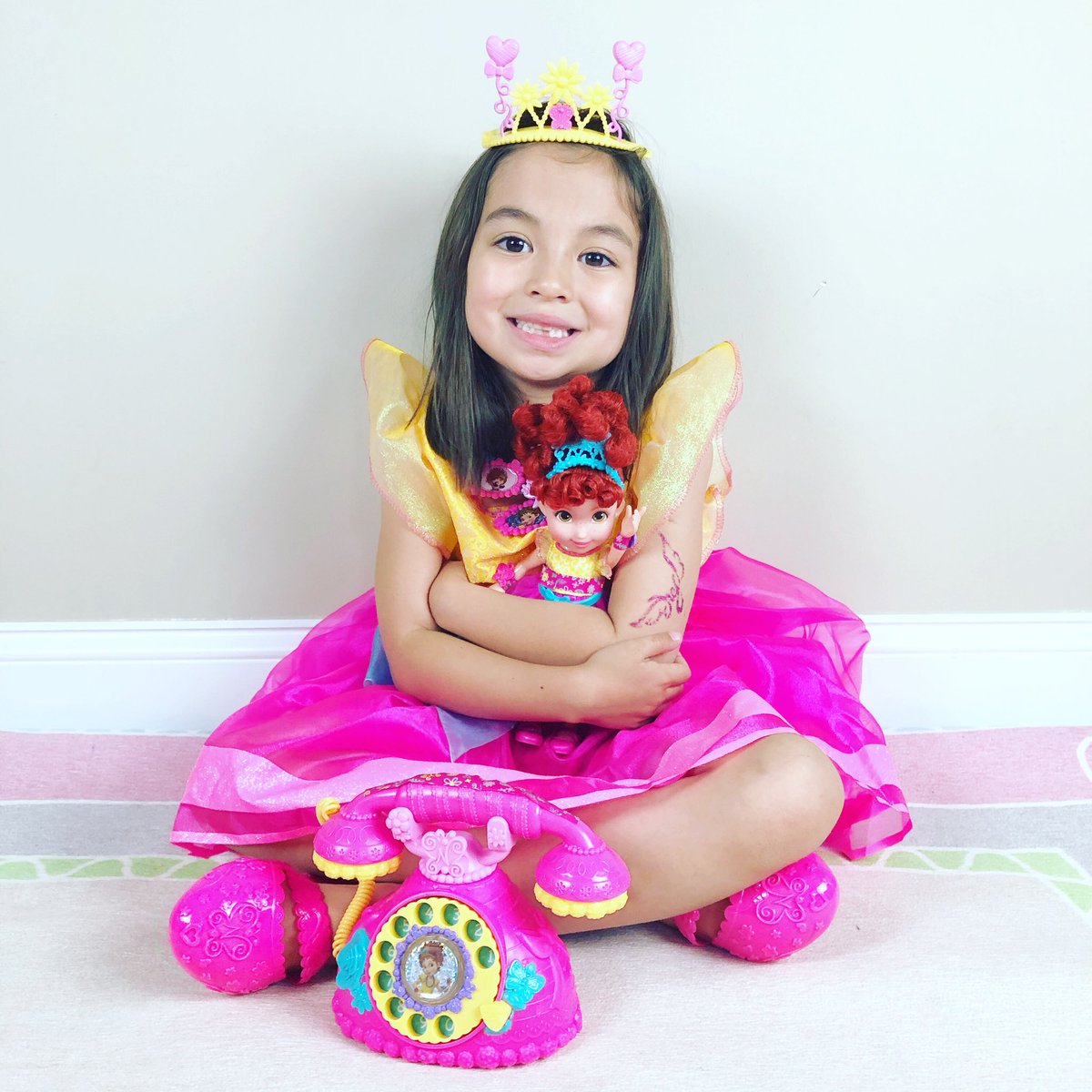 Happy National Pink day from Fancy Cathleen! [Ad] Having a little fun with her Fancy Nancy costume and accessory set, Fancy French Phone and Fancy Nancy doll as she celebrates all things pink. 💖 Thank you <a href="/DisneyJunior/">disneyjunior</a> for these Walmart exclusives! 💕 Video coming soon. 🎥
