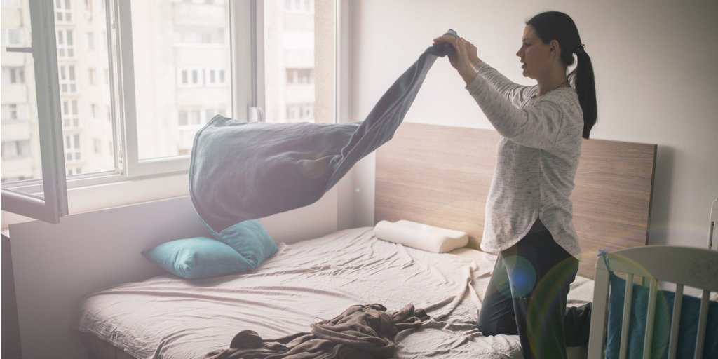 TrailBCStores's tweet photo. Tired of struggling with #FittedSheets? You have got to #WatchThis! Here’s how to get them #PerfectlyFolded (instead of ending up a balled-up mess in your cupboard). Watch this #video from @RealSimple https://t.co/uBduRwU7PI

#HowToFold #FoolproofFolding #LaundryTips #BeddingTips https://t.co/t7VVI6tlBR