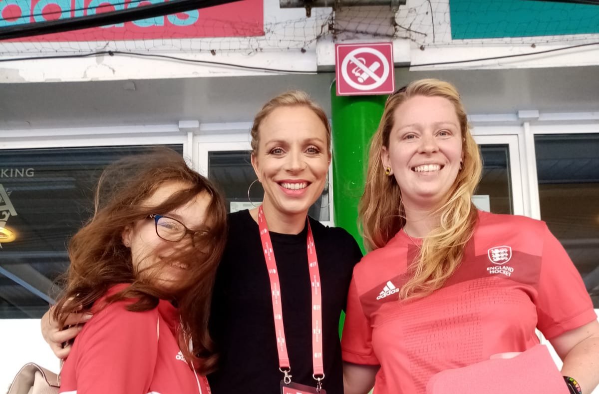 thegrocutt's tweet photo. awesome day. When hockey has been your rock throughout your life. Your constant. Your light. Your solace through all the darkness and you get to meet these legends, and actually manage to spark enough guts to actually converse with the Kate Richardson Walsh! #FIHProLeague #hockey https://t.co/T3BYwiOOMX