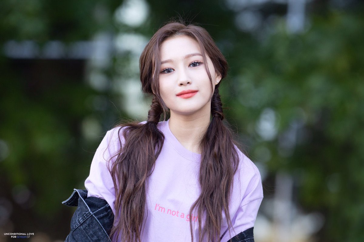 180929 ↳ iconic & #39;I& #39;m not a girl& #39; shirt ↳ I love this hair style