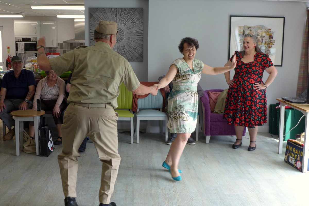 WarmToastyClub's tweet photo. Any time you're Lambeth way,
Any evening, any day,
You'll find us all
Doing the Lambeth Walk.
When #AirRaidJive came to town
@JeanetteLark @Snippetcuts
@TNLComFund
#MemoryAfternoons #Dancing #Goodtimes #HapinessExchange #Colchester #Essex #ViaLambeth https://t.co/hW2aqHNt7Y