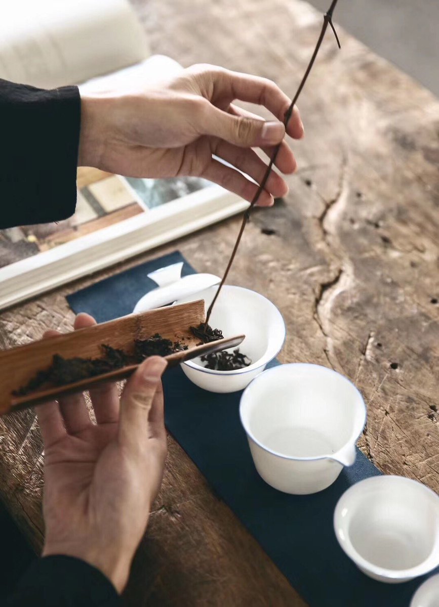 morimatea's tweet photo. It is a wonderfully scented and great tasting rock tea that can be enjoyed with friends or alone, during moments of reflection.
.
.
.
#morningtea #teascoop #gaiwan #whiteware #ultrathin #handicrafts #teaspoon #rocktea #oolong #book #chaxi #teatablecloth #gongdaobei #morimatea https://t.co/XMEcaULi5r