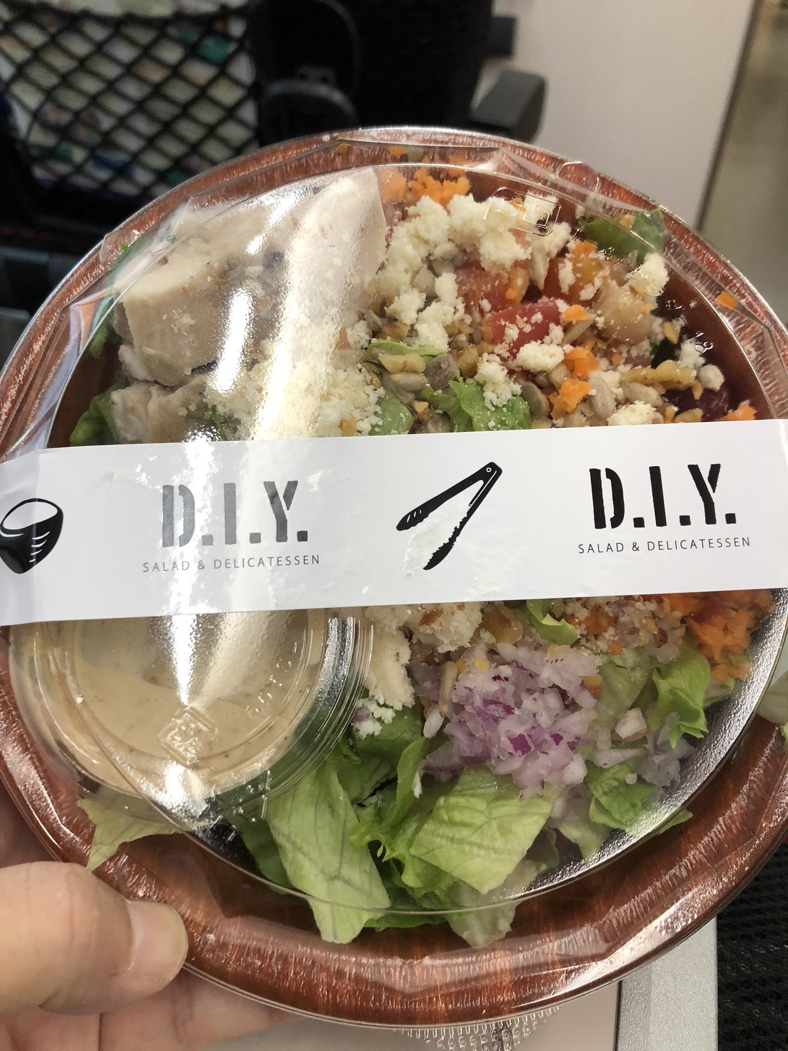 森久保祥太郎 ロケへ 差し入れていただいた サラダ アンチエイジングサラダ って書いてある 分かってるぅ 心向けて T Co Kr00x1xu2y Twitter