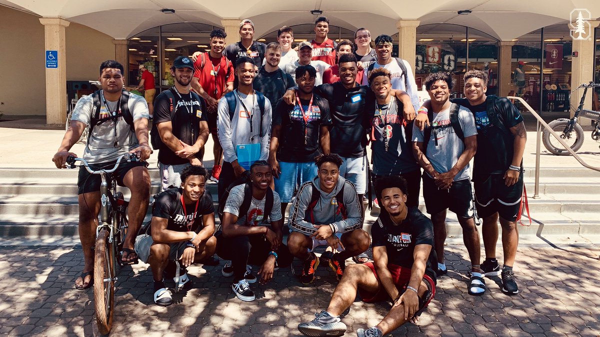 StanfordFball's tweet image. Home. 🌲📍

#CardClass19 | #GoStanford