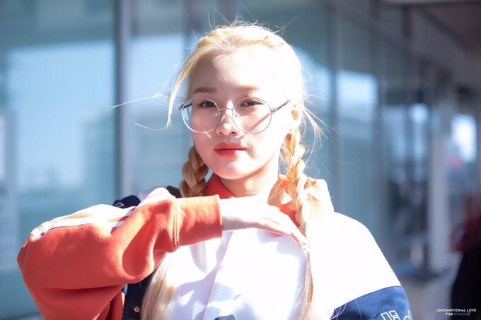 190313 ↳ I absolutely LOVE when she wears braids