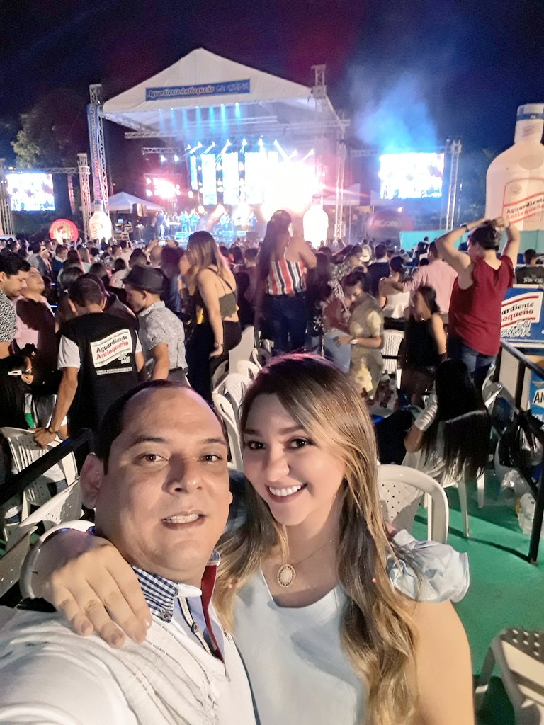 EblynAbi's tweet photo. Te amo y Te amo y te lo repito...
Te amo y lo haré hasta morir viejitos, comparo a diario todo el universo y yo no encuentro nada que iguale tus besos nooo😘😘😘
@rukdickson https://t.co/kyz6DdLjRW