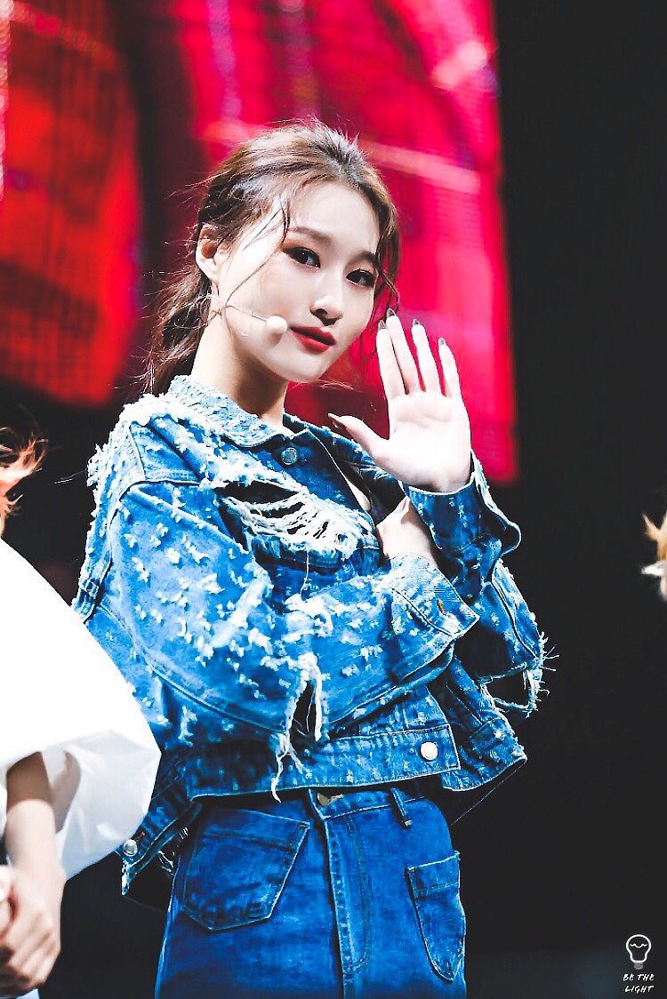 181111 ↳ she& #39;s the most beautiful