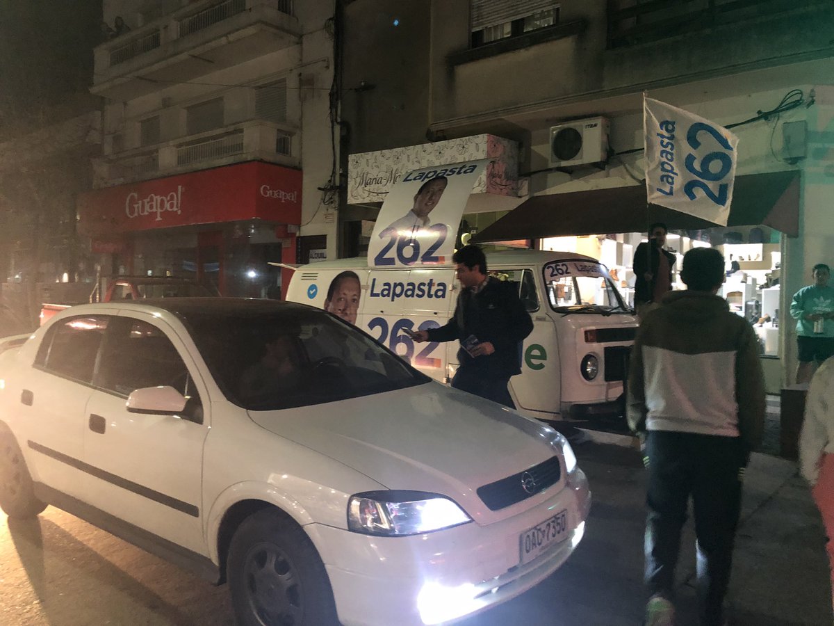 91valesuarez's tweet photo. Domingo de GRAN MILITANCIA ❕
Con mucha Alegría por las calles de florida , como nos caracterizan con nuestra querida 262 de @GermanLapasta
#Lapastaconvosyla262
#Lapasta262
#FloridaCrececontigo https://t.co/UMO6SzvzvI