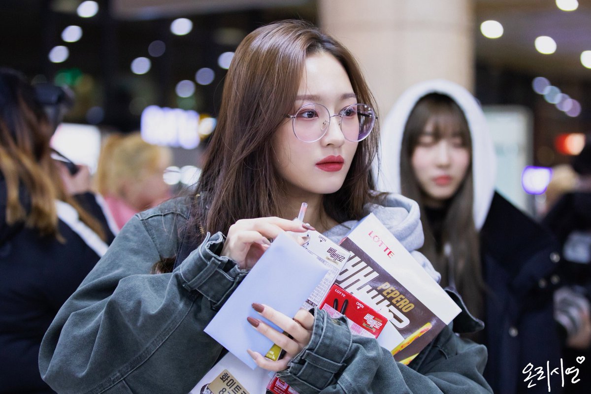 181111↳ cuddly soft girlfriend :-(