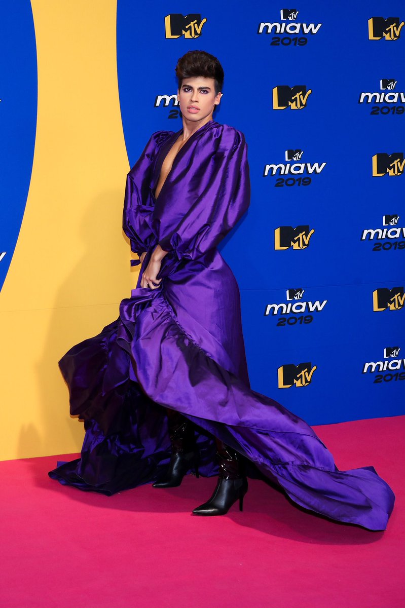 ladivaza's tweet photo. La reina llegó. #MTVMIAW2019 https://t.co/c7CVrazPad