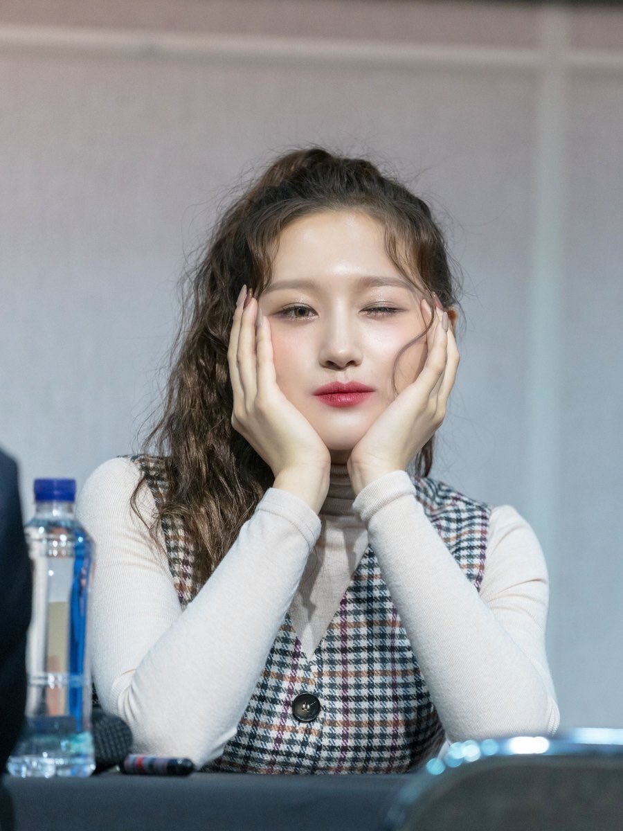 181110 ↳ this looks reminds me of autumn coffee date
