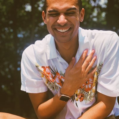 Insta &amp; FB saw it first, but I think it’s time for Twitter to see my light shining.
.
The greatest feeling you can experience is being 100% proud of yourself in the growth you’ve made.
.
&amp; that is what this photo embodies for me. . . right now, in my life 😊❤️ #NewProfilePic