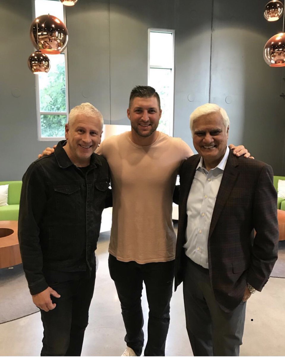 TimTebow's tweet image. Honored and humbled to be in the middle of two legends of the faith. Looking forward to reconnecting at #Passion2020. @louiegiglio @RaviZacharias #thebenz