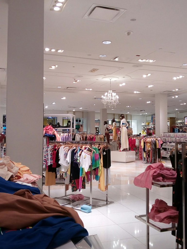 Th3lif3ofKim's tweet photo. #ThingsYouSayYouGoFirstTo
Spending hours at the mall https://t.co/ow8zJBcafb
