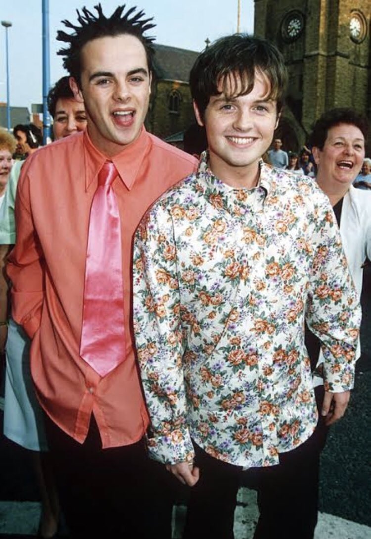 antanddecph's tweet photo. Hey #antanddecfandom start your week with this photo!!
No one can rock pastel and floral like Ant and Dec! #antanddec https://t.co/tBdVSHIRpS
