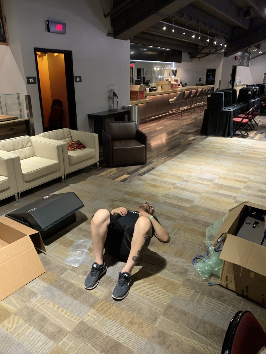 scheist_'s tweet photo. And some things never change. @Doctor_awkward (#RLCS7 and #RLCS5) https://t.co/SgQv9uLI27