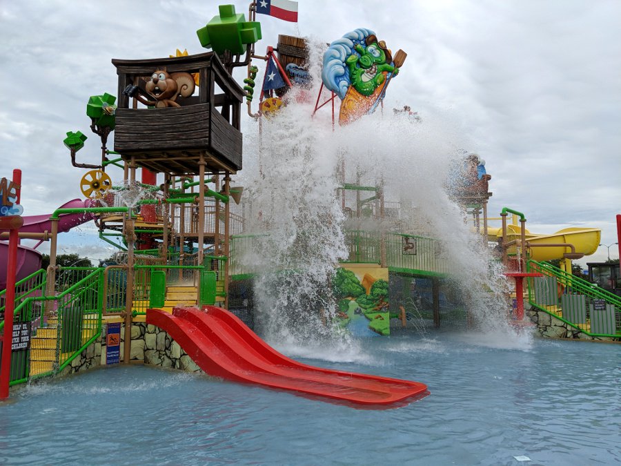 JillBJarvis's tweet photo. Here's what I like about @TyphoonTexas:
1. Season pass holders get in early every day
2. Children 2 years & younger get in free
3. It's easy to get to
4. Parking is free
5. It's just 1 exit away from @bucees
#hosted #HoustonKids
Learn more: https://t.co/yDy24wJWi6 https://t.co/XBAqkWou1i
