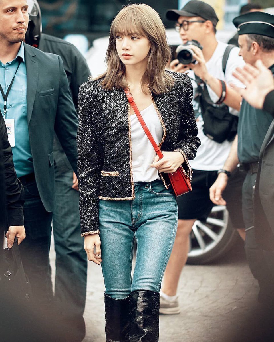 мода лиза. Lisa blackpink celine. лалиса манобан блэк пинк 2020. лалиса манобан трейни. Lisa celine outfit.