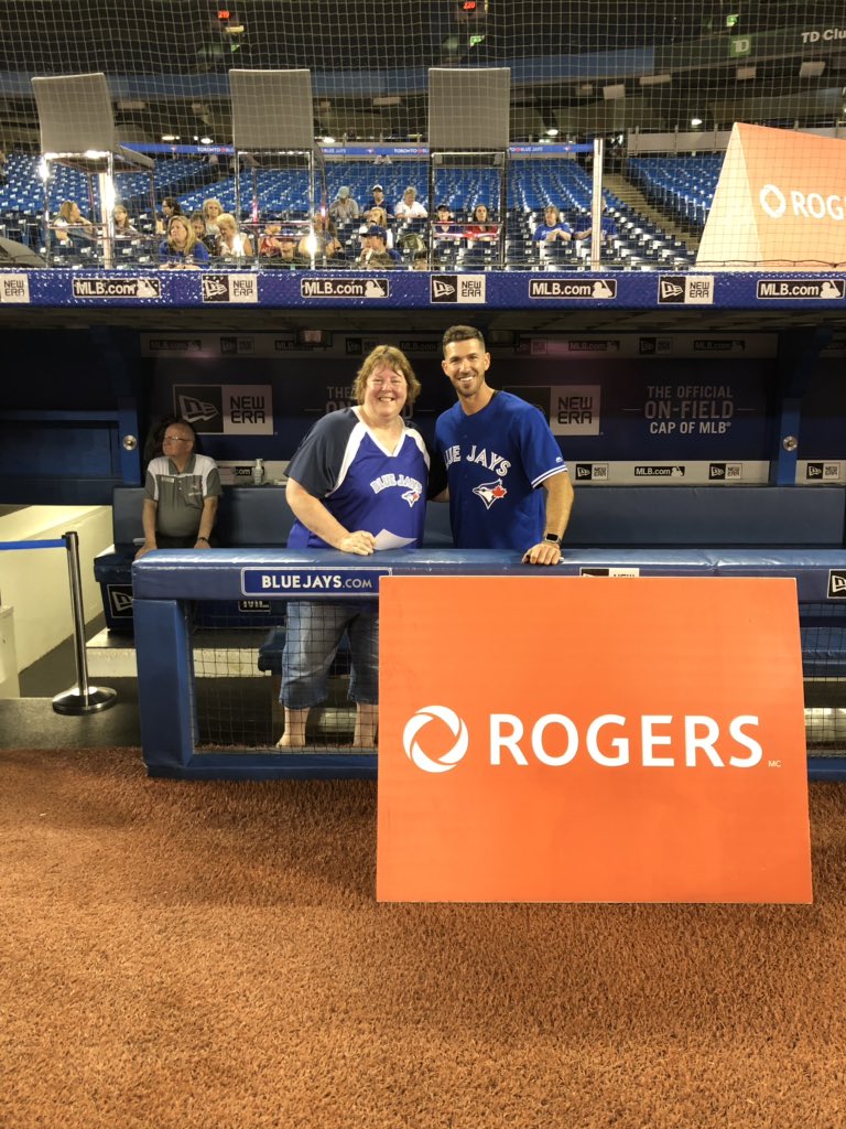 Really enjoyed my day at the Rogers Centre today! Met @jparencibia9 and was impressed by his kindness with everyone. Well spoken at the Hot Stove event too 😁 #rogersmoments #bluejays🇨🇦