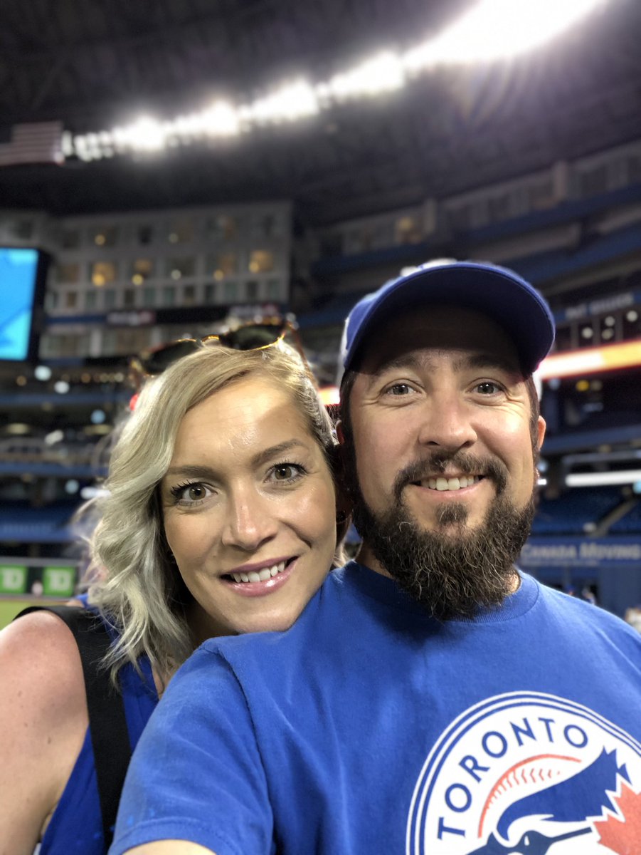 What a great day with my family at the Rogers Centre! Getting to run the bases, play catch in the outfield, and meet one of my all-time favourite @BlueJays - @Robbiealomar ! Thanks again, @Rogers ! #rogersmoments