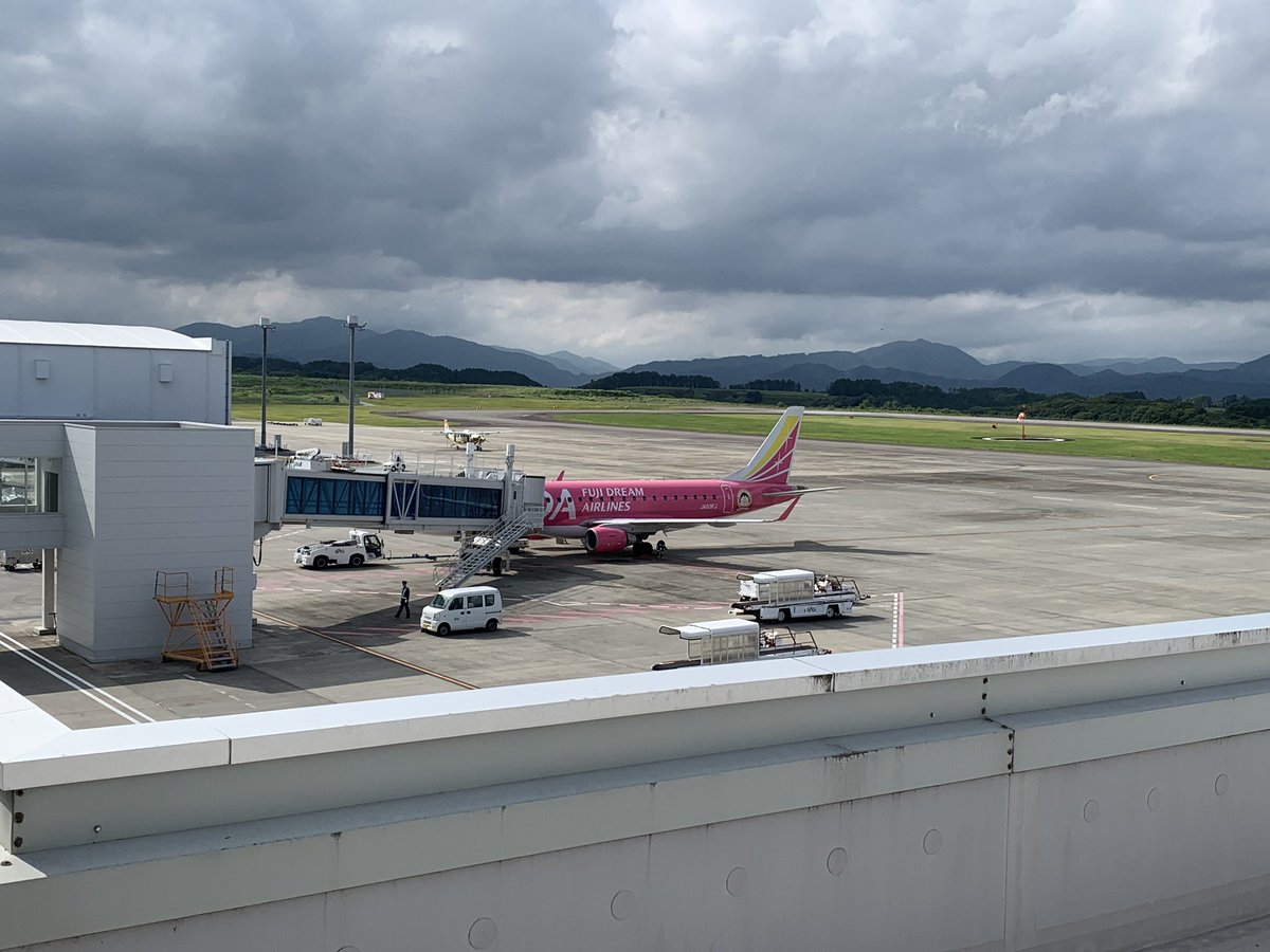 ট ইট র Takahiro Miki 急だけど 北海道支店に出張です 初めて静岡空港 から飛行機乗るわ 笑 Ana Astaralliancemember 静岡空港 Shizuokaairport 出張 北海道 新千歳空港