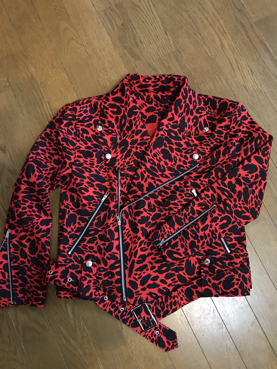 ARTISANCLOTHIN2's tweet photo. ヨサコイ衣裳の他にも、こんな衣裳も作ってます。
アーティストのステージ衣裳で、生地のヒョウ柄はillustratorでデータを作り、生地にプリントしてから衣裳に仕立てました。
他にも、コスプレオーダーなども受け付けております。
#ステージ衣裳 #コスプレオーダー #プリント #ARTISAN_CLOTHING https://t.co/CE0vGwxSPF