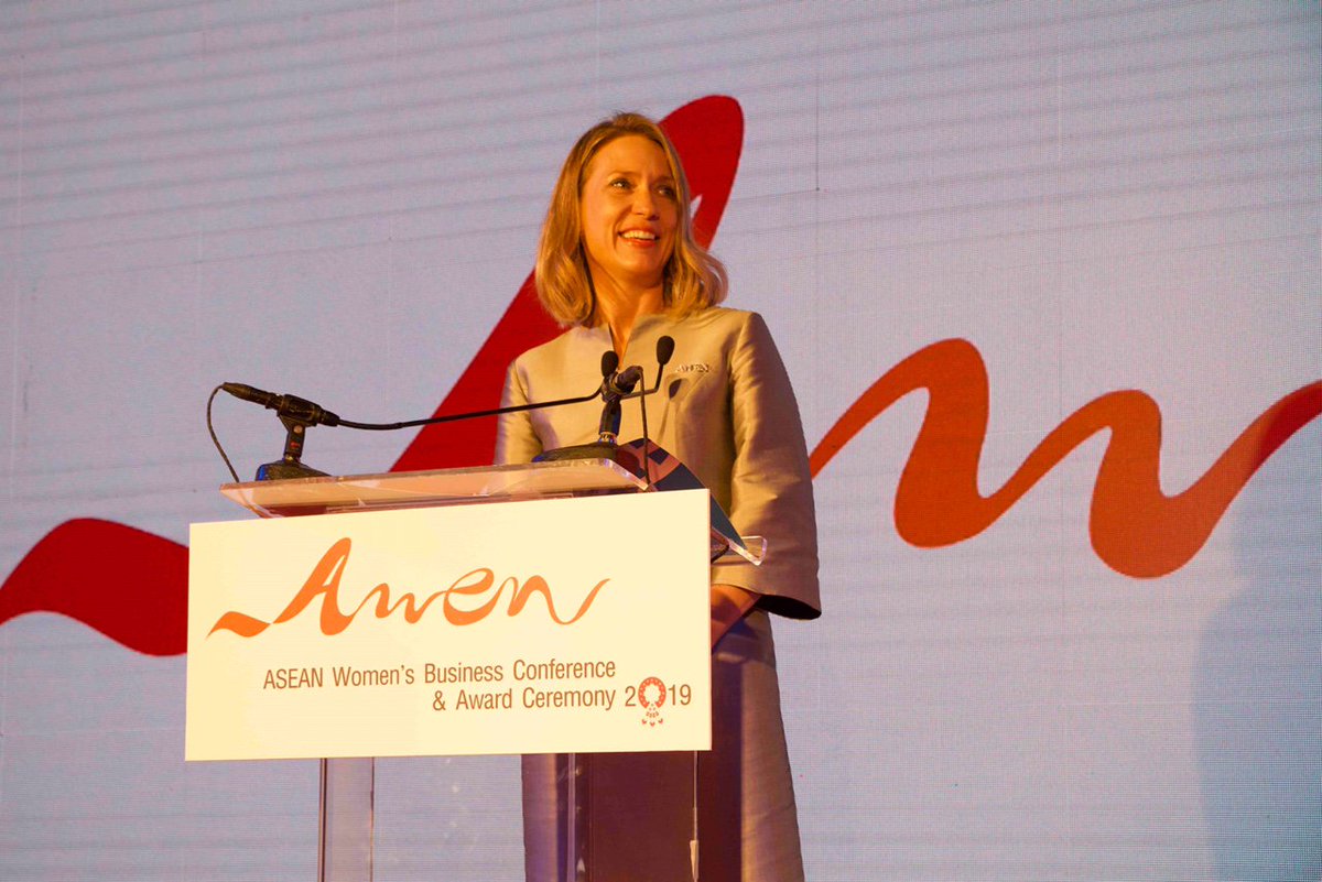 AKUNWomen's tweet photo. Announced our new collaboration w AWEN at the @ASEAN_women business conference. Thanks to #ForeignPolicyInstruments support to #WeEmpowerAsia, we can create more transformative partnerships b/w private sector, women entrepreneurs & policymakers to make business work for women! https://t.co/XDehSAifav