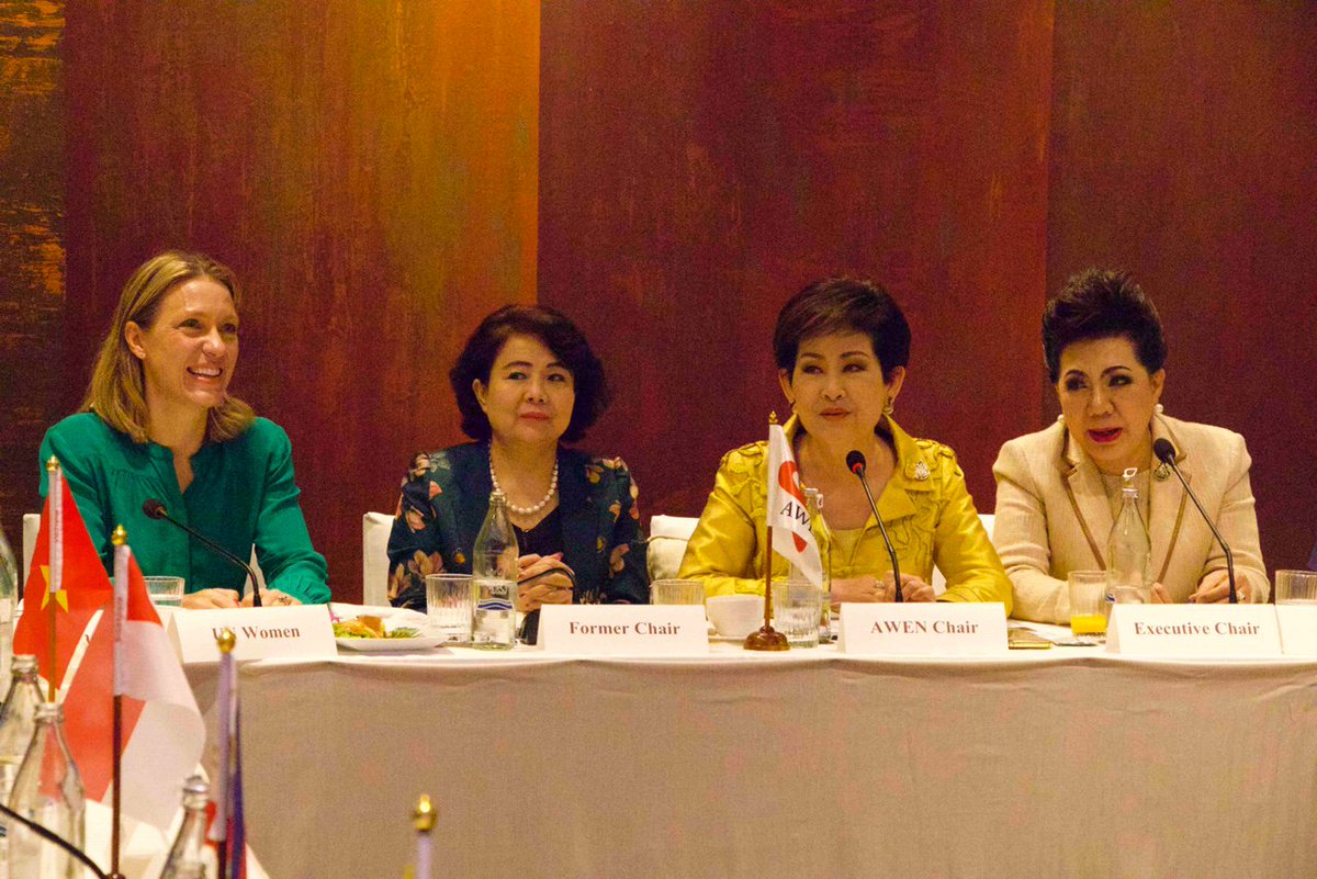 AKUNWomen's tweet photo. Announced our new collaboration w AWEN at the @ASEAN_women business conference. Thanks to #ForeignPolicyInstruments support to #WeEmpowerAsia, we can create more transformative partnerships b/w private sector, women entrepreneurs & policymakers to make business work for women! https://t.co/XDehSAifav