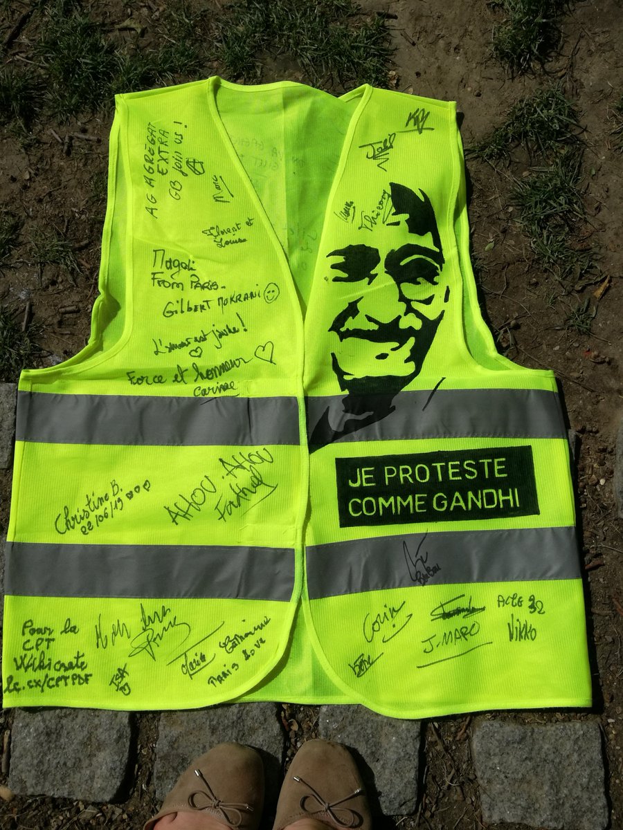 ClareBe49560102's tweet photo. @lemondefr The media appears to be intent in circulating images of violence. Thus wrongly portraying the vast majority of the Gilets Jaunes. 
I walked alongside people who were talking, laughing and singing. 
Gandhi would've worn it like the  majority we are rarely shown. https://t.co/HK1DSe7k0X