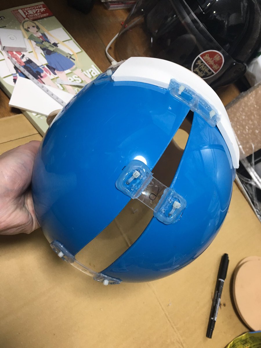 紅也 むに面の後頭部を軽作業用ヘルメットを使って前頭型にするのも ぬこぱんさんのサイトからヒントを得られます 頭が大きい方はメットを左右に割ってクリアランス稼いで対応します その上でウレタンを盛って植毛します 紅也 むに面の後頭部を軽作業用ヘルメットを使って前頭型にするのも ぬこぱんさんのサイトからヒントを得られます 頭が大きい方はメットを左右に割ってクリアランス稼いで対応します その上でウレタンを盛って植毛します