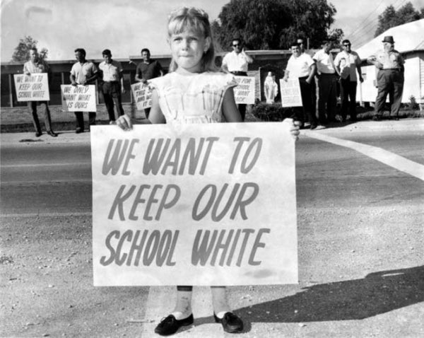 el_audiman's tweet photo. Hace 60 años los blancos protestaban contra la integración de los negros . Ellos también creían estar protegiendo a la familia , ellos también eran mayoría , y al final ellos tuvieron que aceptar que los derechos no se consultan ... https://t.co/w5yJib5KpX