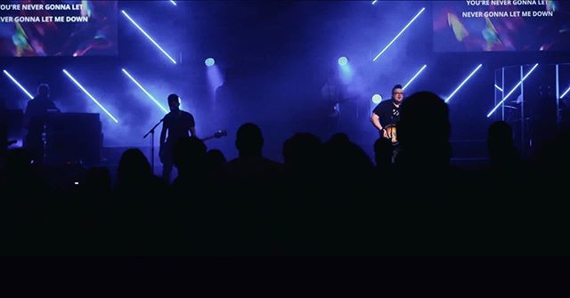 I like playing my J-bass. Muchly.
.
.
.
#worship #fathersday #church #bassplayer #worshipband #worshipteam #worshipleader #stagelighting #stagelightingdesign #here2stay #pedalboard #knowyourtone #cleantone #sundaystand #sundayseat bit.ly/2IEg8F3