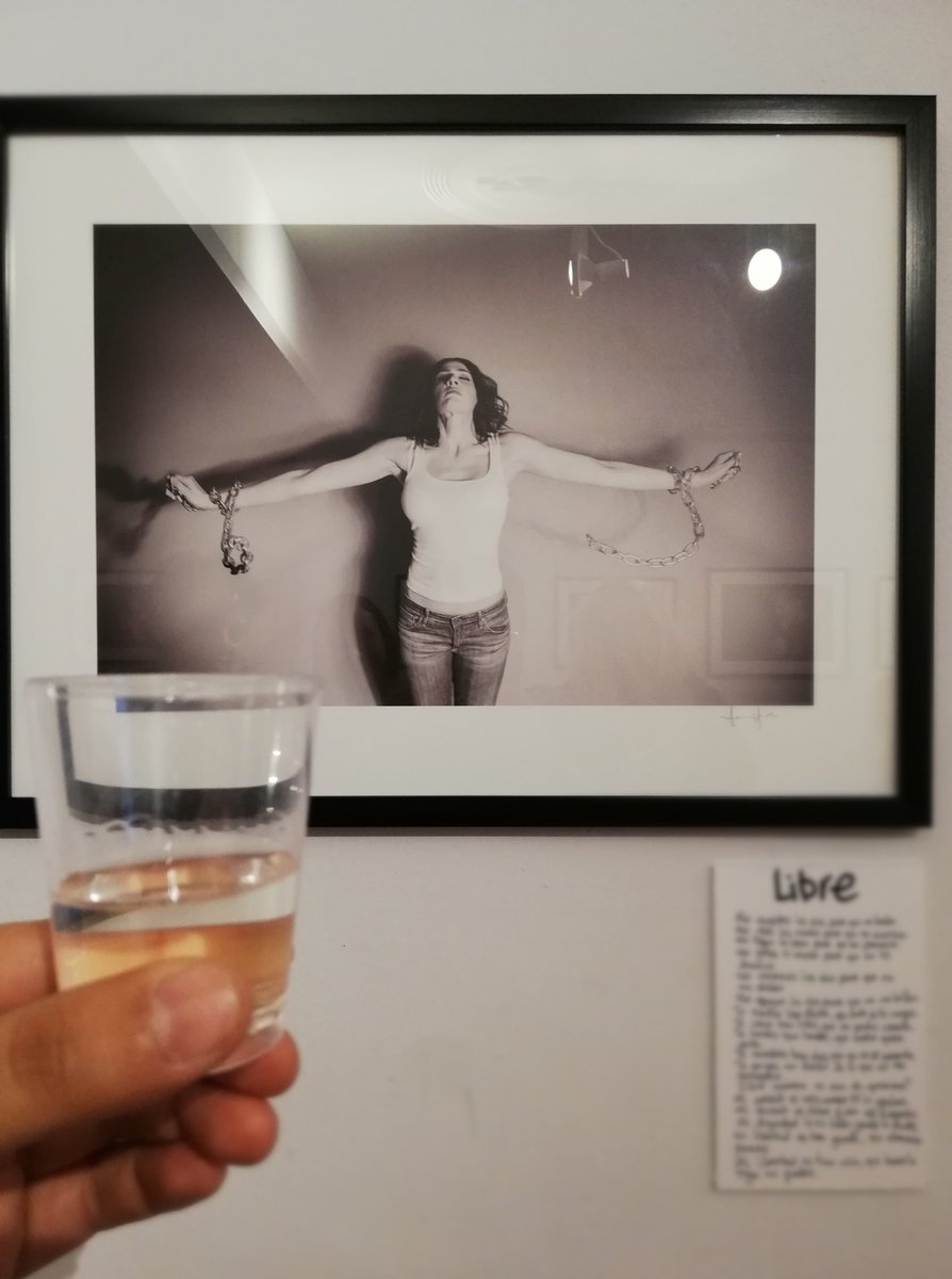 Fanny_Isabel07's tweet photo. Ayer fuimos a ver la Expo de fotografías de #PalabrasContadas y está impresionante.
@Lapochate sabes que te quiero muchísimo y me encanta tu trabajo, de verdad eres increíble. Gracias por la atención, por contarnos un poco de cada fotografía y por el mezcal, nos encantó verte. ❤️ https://t.co/FSz5qaNH88