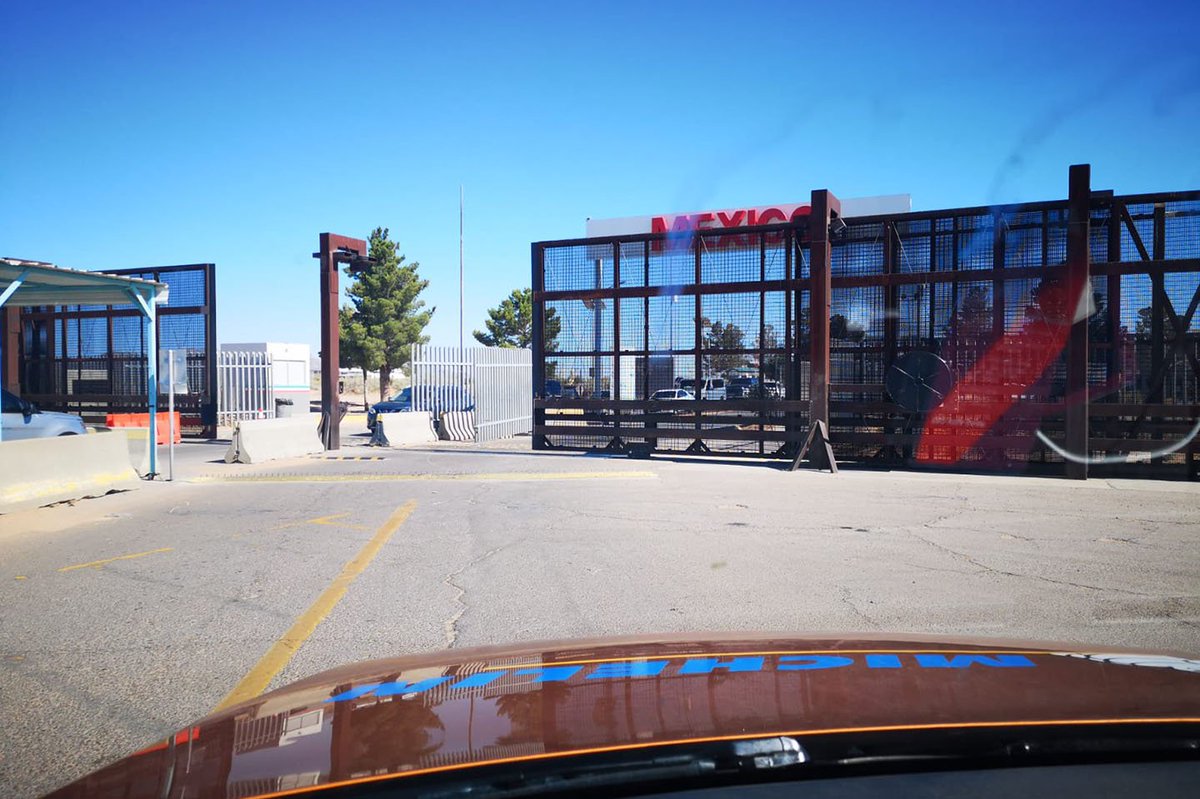rainer_zietlow's tweet photo. We got to the US-Mexico border.
#panamericana #vwpanamericana #amarokv6panamericana
#worldrecordpanamericana https://t.co/rvo0zA19sg