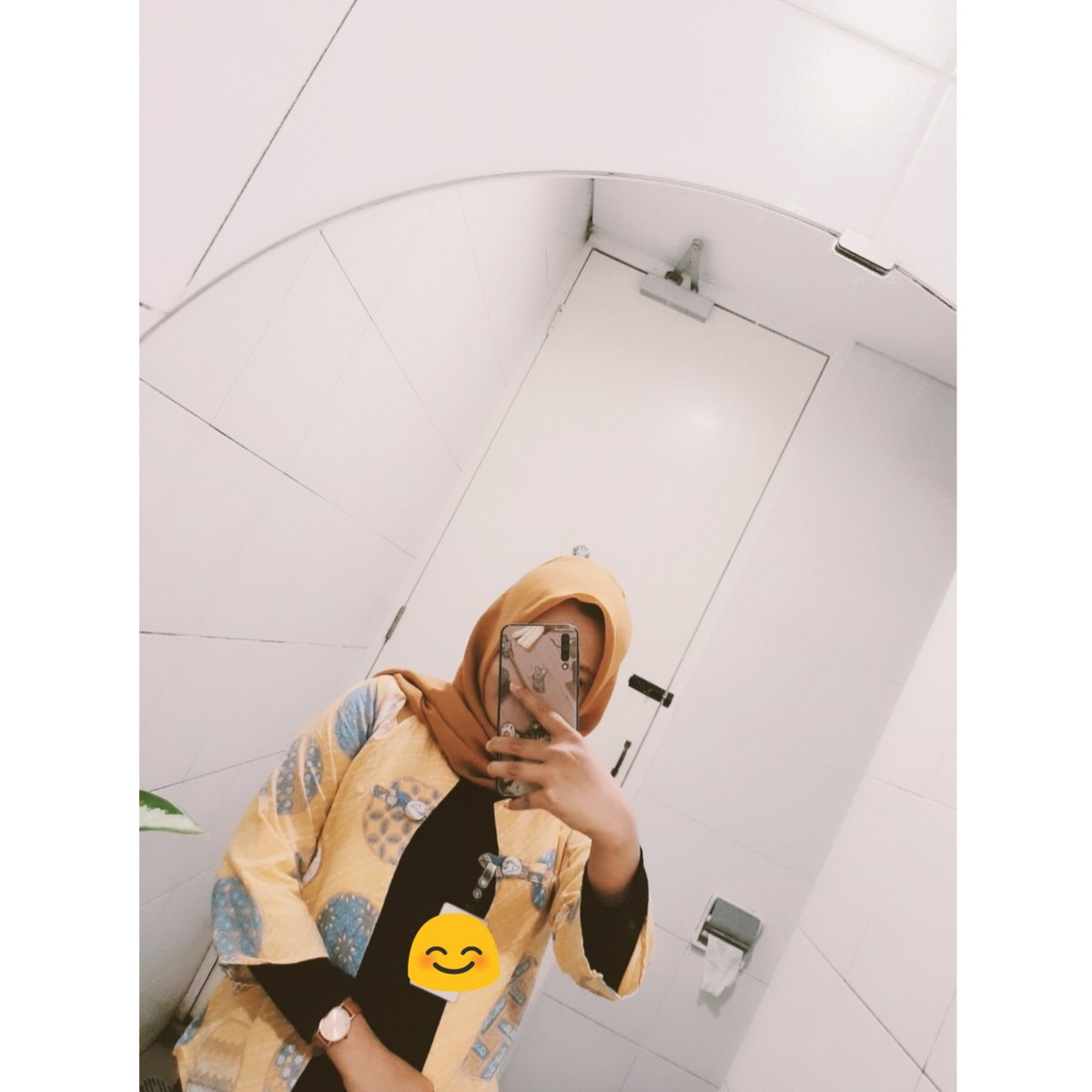 Tyassnt_'s tweet photo. Coba ngaca dehh 😂 https://t.co/kYgTM0avnV