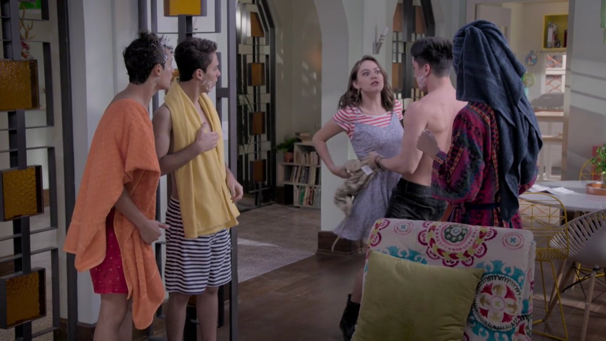 bieberxha's tweet photo. Ven y así no quieren que los shippe 
Carlota y Thiago 

#EstrenoECNSE https://t.co/JuS88PBpai
