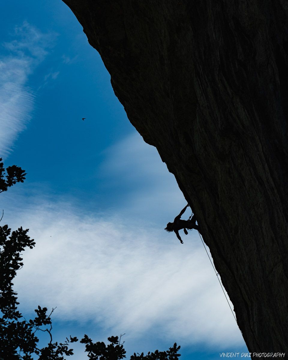 🇬🇧 A climber's grace in the 8th degree (5.13+) 💪
※⠀⠀
#vercors #vercorstourisme #vercorsdrome #lansenvercors #inspirationvercors #grimpe #grimpeur #climbing #loveclimbing #escalde #outdoorphotographer #mountainlove #outdoorlife #igersgrenoble #instagrenoble #grenoble