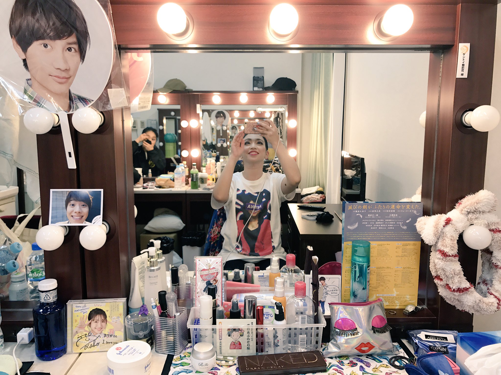 ダンドイ舞莉花 Marika Dandoy 大阪ありがとうー 私の鏡前 香帆x1 丈x2 和也x2 見つけられるかな 浜崎香帆 藤原丈一郎 大橋和也 まつ毛を付けるあっこ T Co 8ktra3yzv5 Twitter