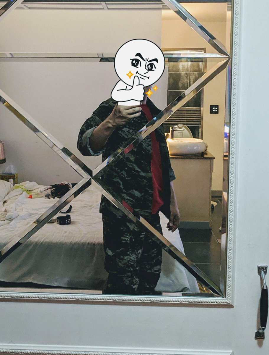 플끝나고 후달스 전투복 입어본 소감
작아서 뜻하지않게 오도해병됨 ㅠ