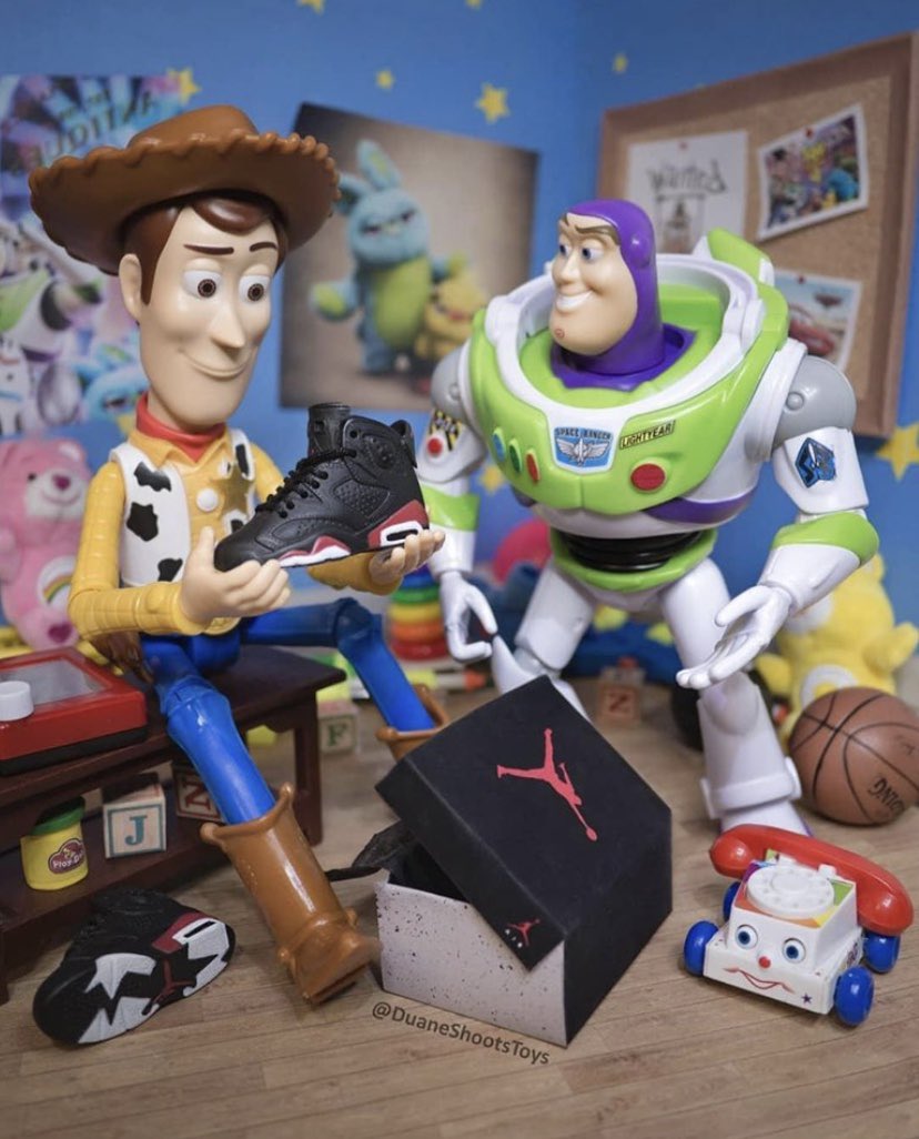 legeekcestchic's tweet photo. Woody et Buzz viennent de coper une nouvelle Jordan 6 Infrared ๐ by : @duaneshootstoys #jordan #jordan6 #jordaninfrared #nike #toystory #toystory4 #woody #buzz #pixar #disney #toinfiniteandbeyond #sneakers #toys #popculture #legeekcestchic https://t.co/muscJ0bb5U