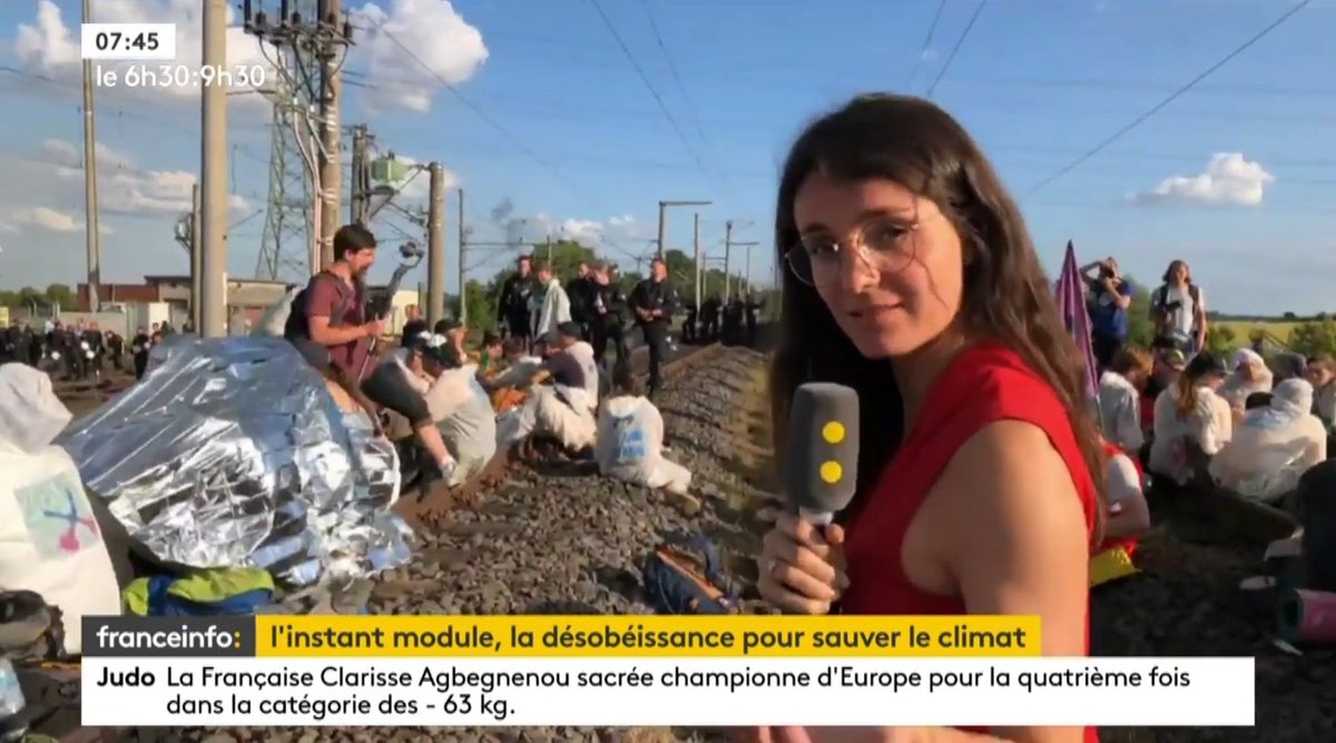 stefhilaire's tweet photo. La désobéissance pour sauver le climat, un sujet de @MathildeGracia à retrouver dans l'#instantmodule sur #franceinfo #EndeGeleande #environnement https://t.co/LvX9kmX4wT
