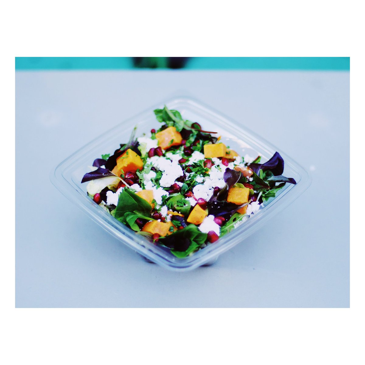 ChopdUK's tweet photo. MEAT FREE MONDAY
(feta, sweet potato and pomegranate)
Tag a friend you think could do with a Meat free day today.
#meatfreemondays #vegetarianlunch #eatwellbewell #eatfresh #cityeats #citylunch #oxfordstreet #saladbowl #saladporn #saladitos #saladsayur https://t.co/k48jUCbz4M