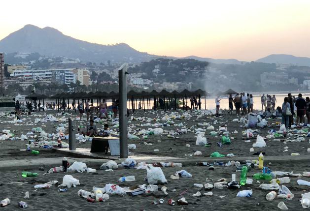 🎥 VÍDEO | Así amanecen las playas de #Málaga tras la noche de #SanJuan cadenaser.com/emisora/2019/0…